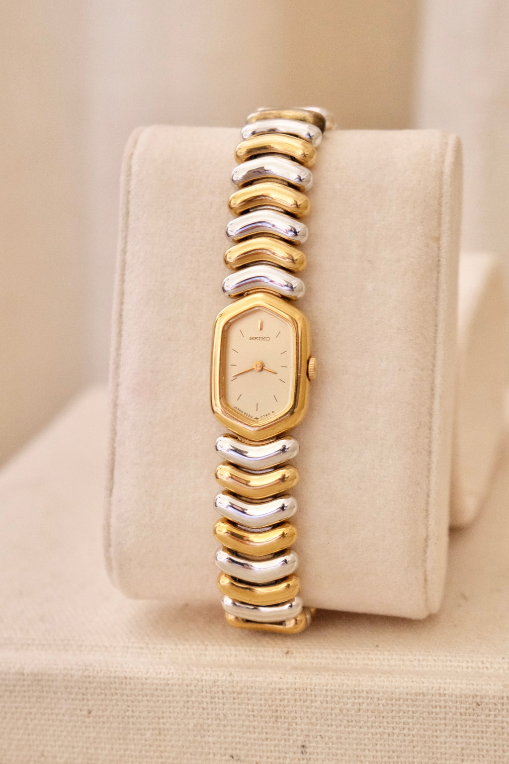 Vintage 1990s Seiko Two Tone Ladies Watch 2E20-562A – Working Quartz Dress Watch