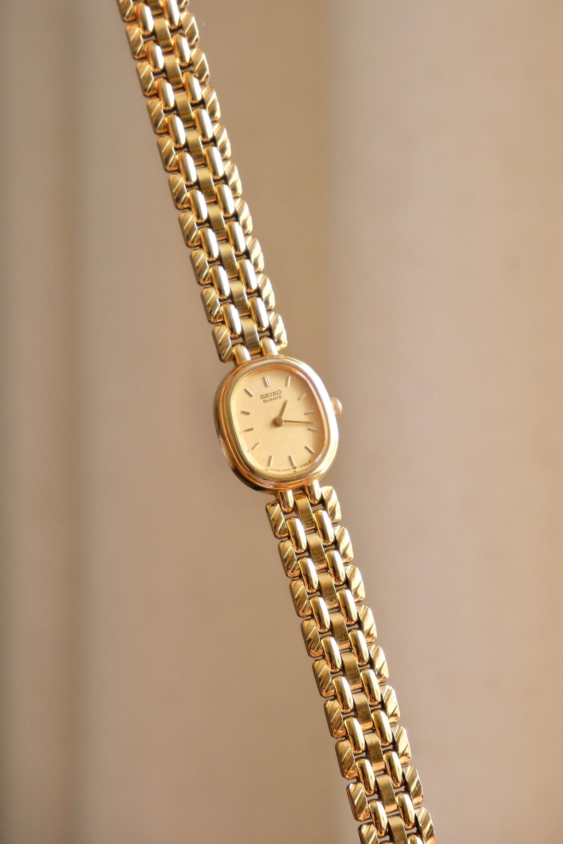 Vintage 1988 Seiko Quartz 2Y00 5D50 Gold Ladies Watch Japan Dress Watch Working