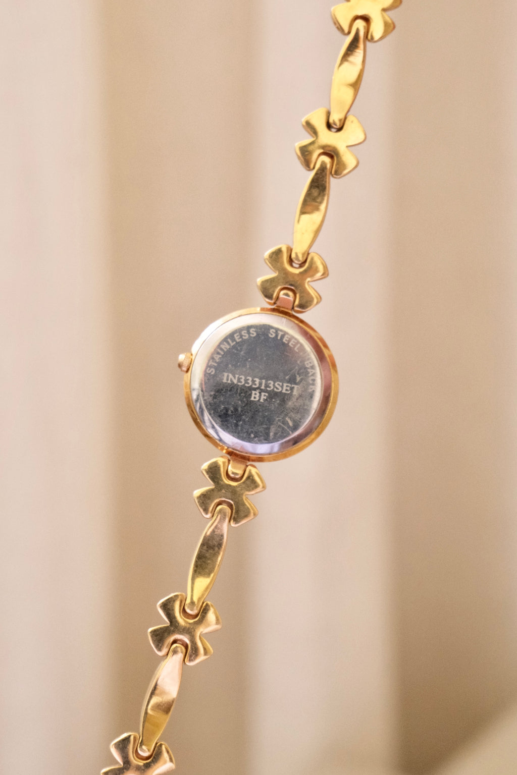 Vintage Pretty Ingersoll Flower Gold Tone Watch Working Ladies Floral Bracelet Watch