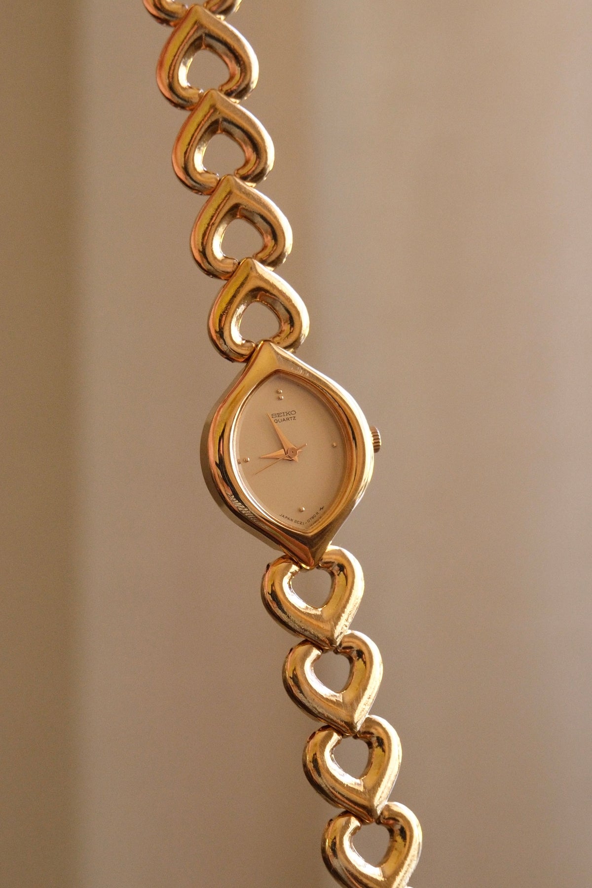 Rare Vintage Seiko Gold Heart Link Ladies Watch with a Teardrop Case Champagne Dial