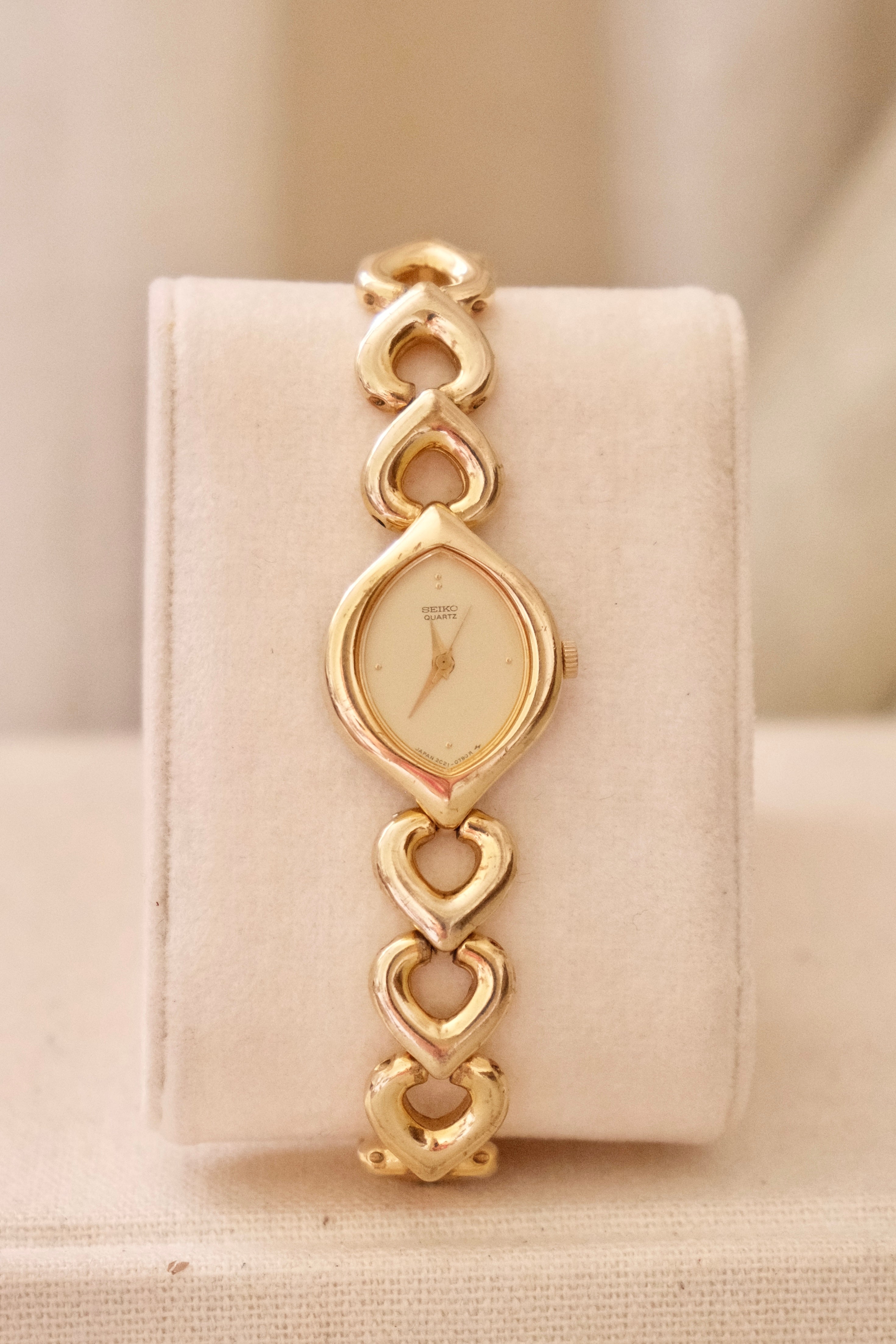 Rare 90s Ladies Gold Seiko Watch with Safety Chain – Working Quartz Vintage Watch