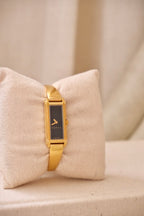 NEAR MINT 1990s Vintage Gold 1900L Gucci Black Dail Wrist Watch Ladies