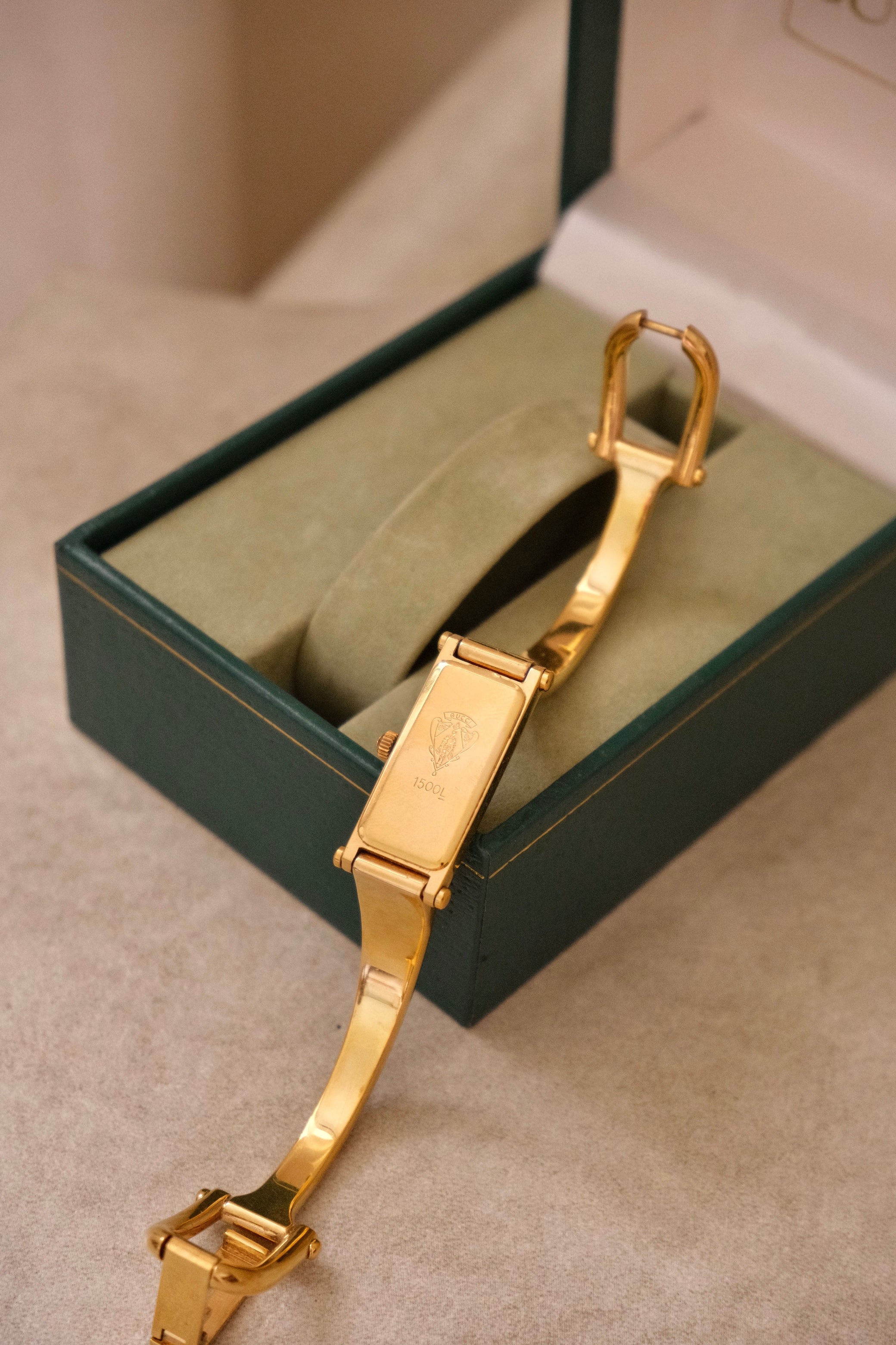 Vintage Ladies 1500L Gold Gucci Horsebit Watch with Black Dial in Box
