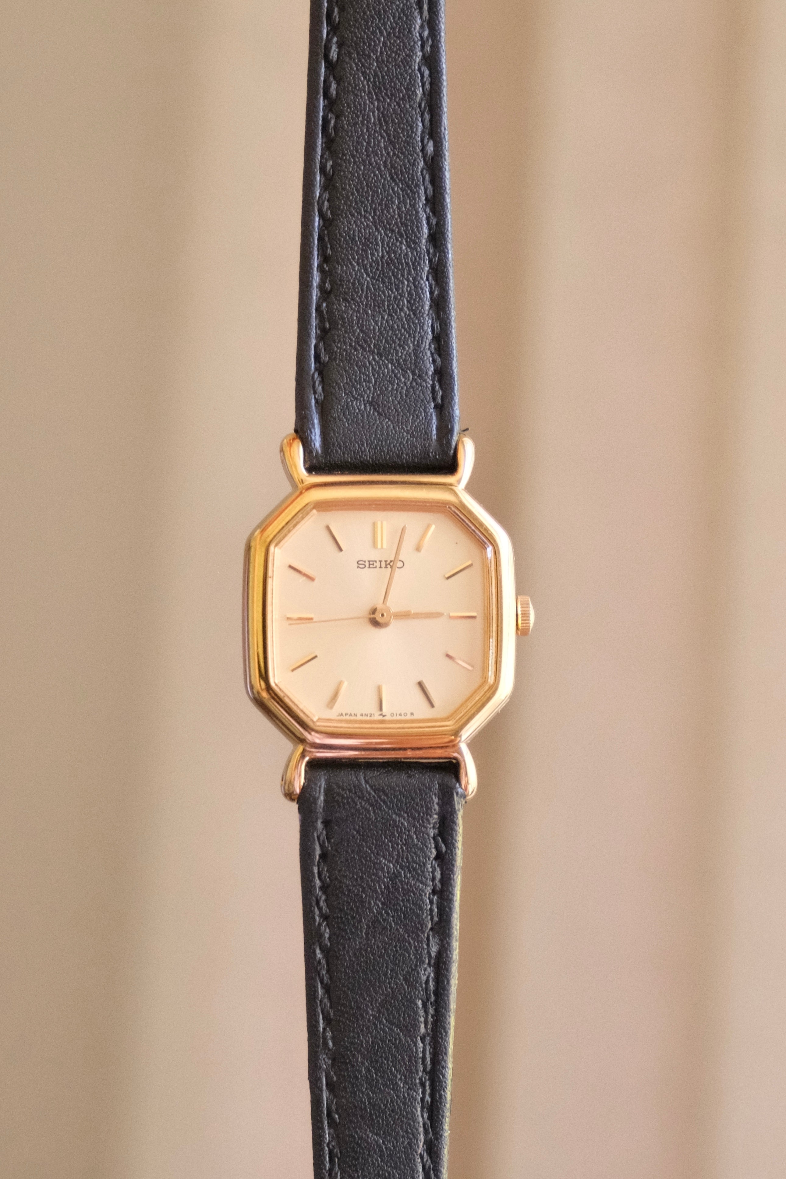 1990s Seiko Ladies Gold  Quartz Watch Black Leather Strap Watch Working