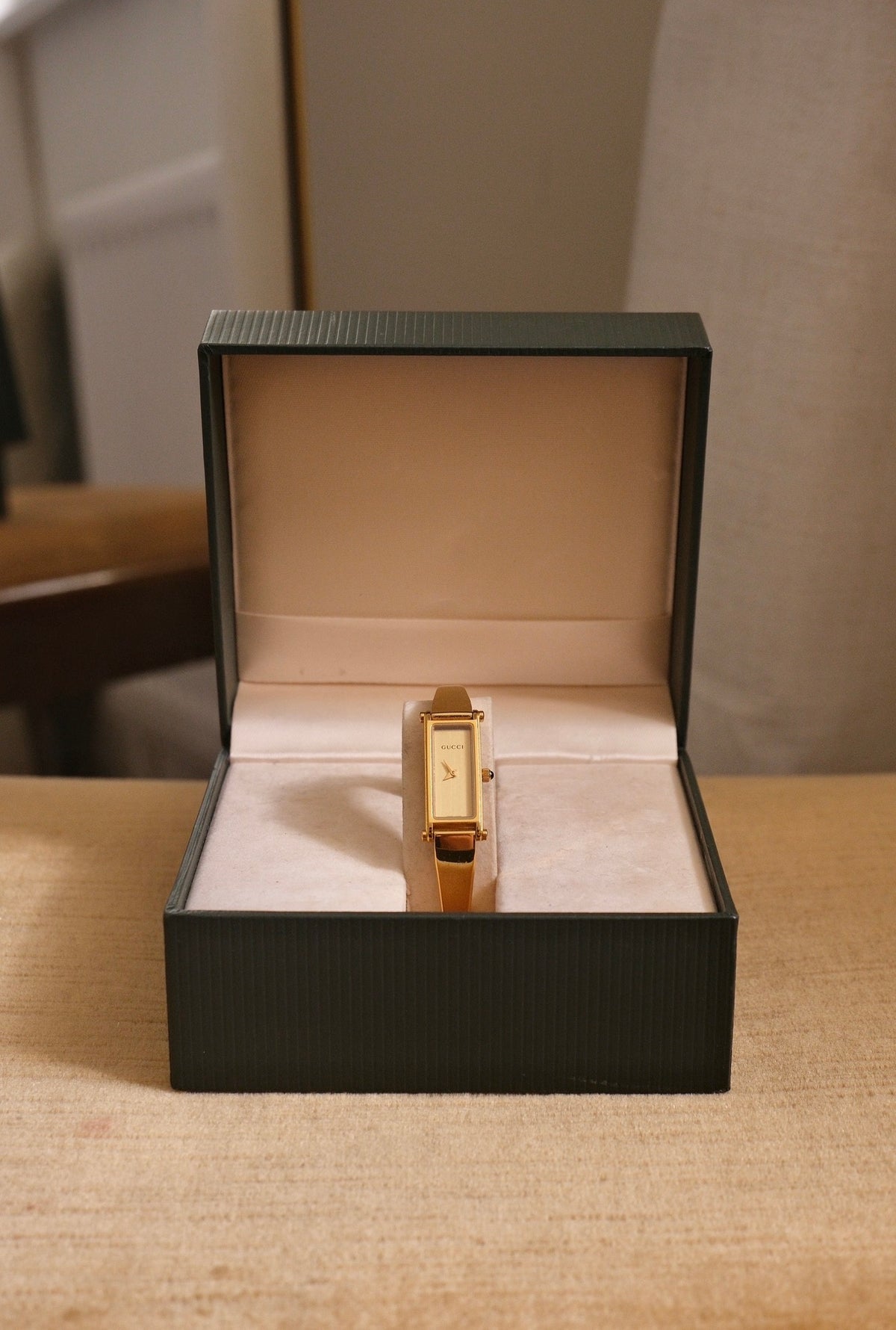 Vintage Gucci 1500L Gold Bangle Watch with Champagne Dial, 90s Quartz Working in Box