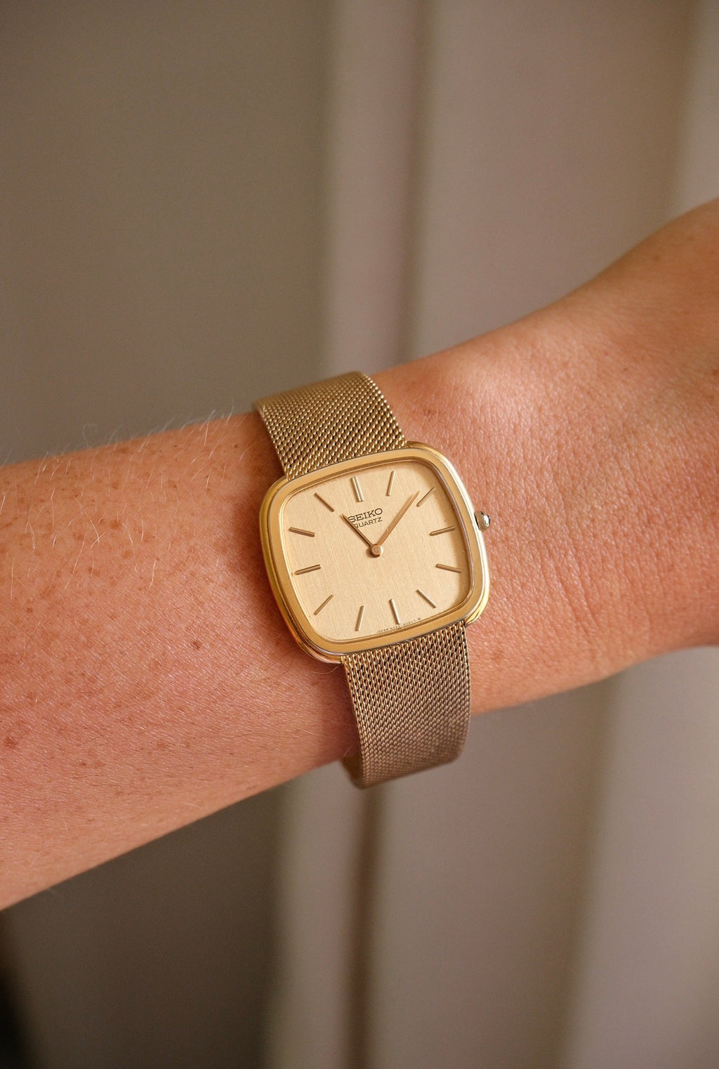 Rare Unisex Vintage 80s Gold Plated Seiko Watch in Original Box Working