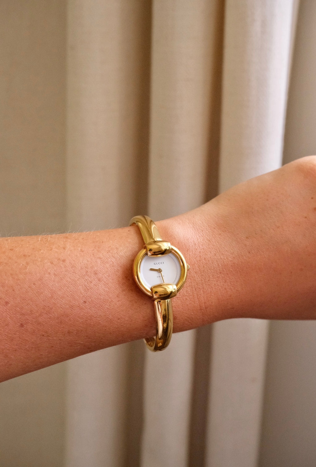 Vintage 1990s Gucci 1400L Gold Plated Ladies Watch with Original Box & Papers – Working Swiss Designer Bangle Watch