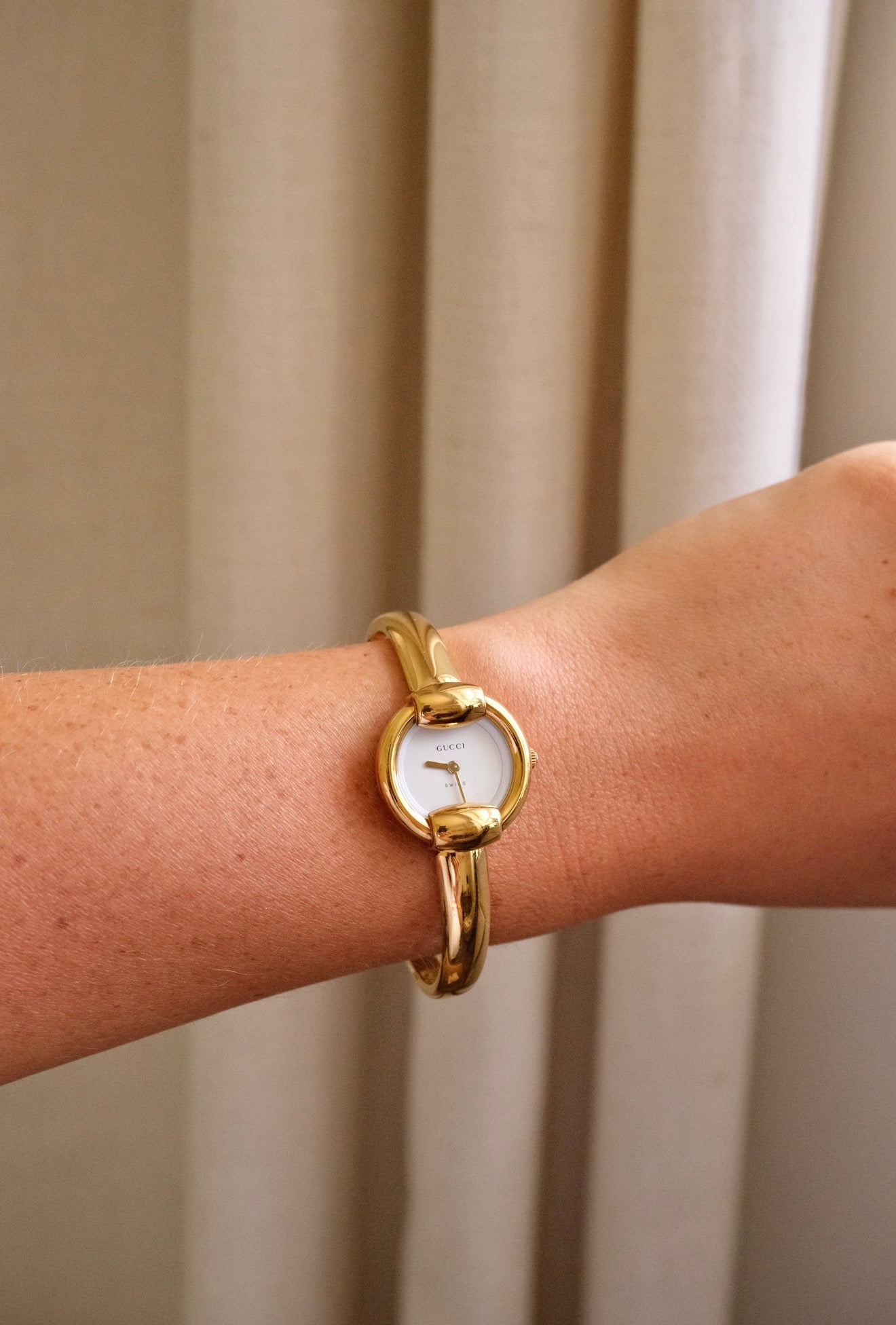Vintage 1990s Gucci 1400L Gold Plated Ladies Watch with Original Box & Papers – Working Swiss Designer Bangle Watch