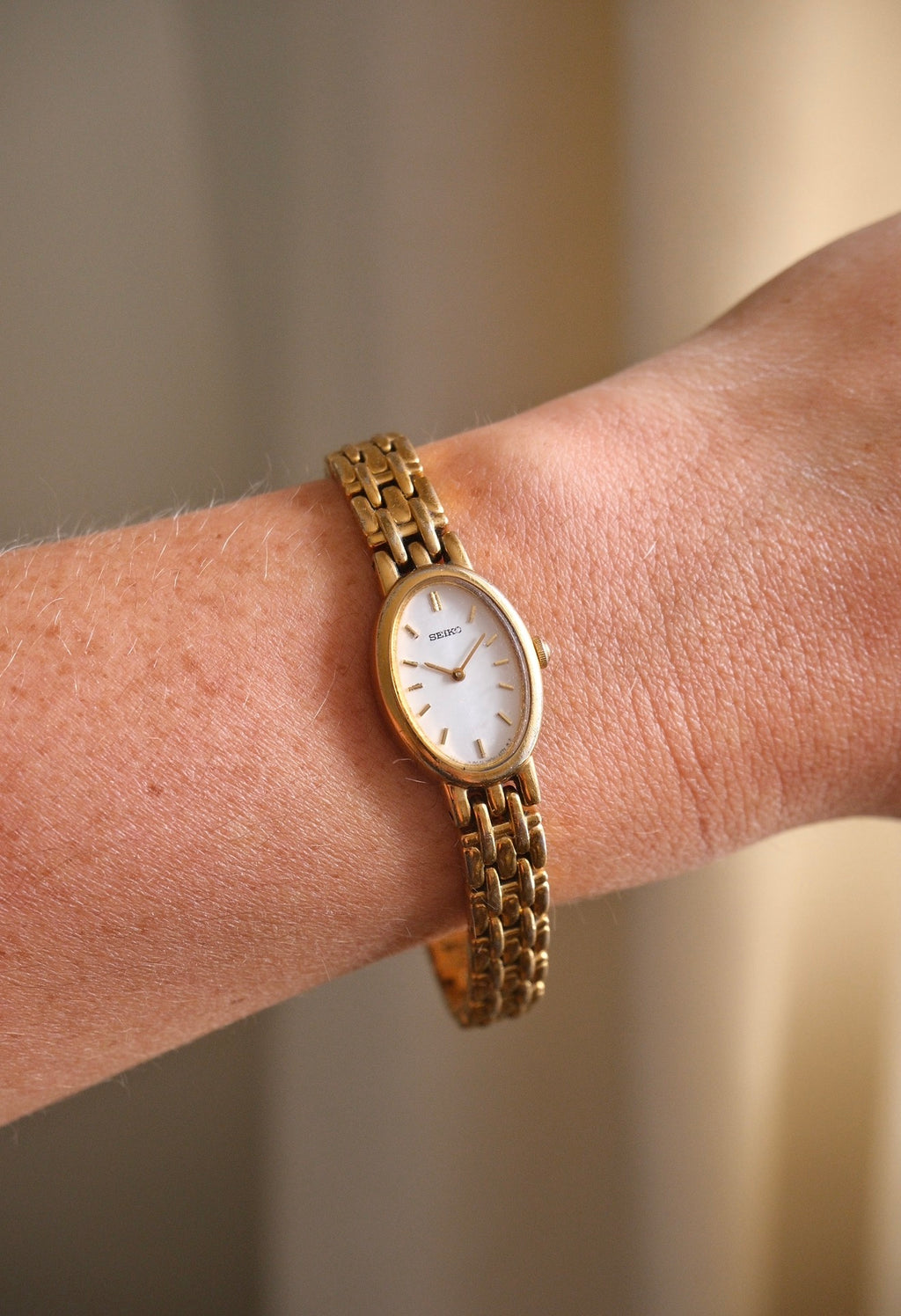 Vintage Ladies' Gold-Plated Seiko Quartz Watch - Oval Dial Working