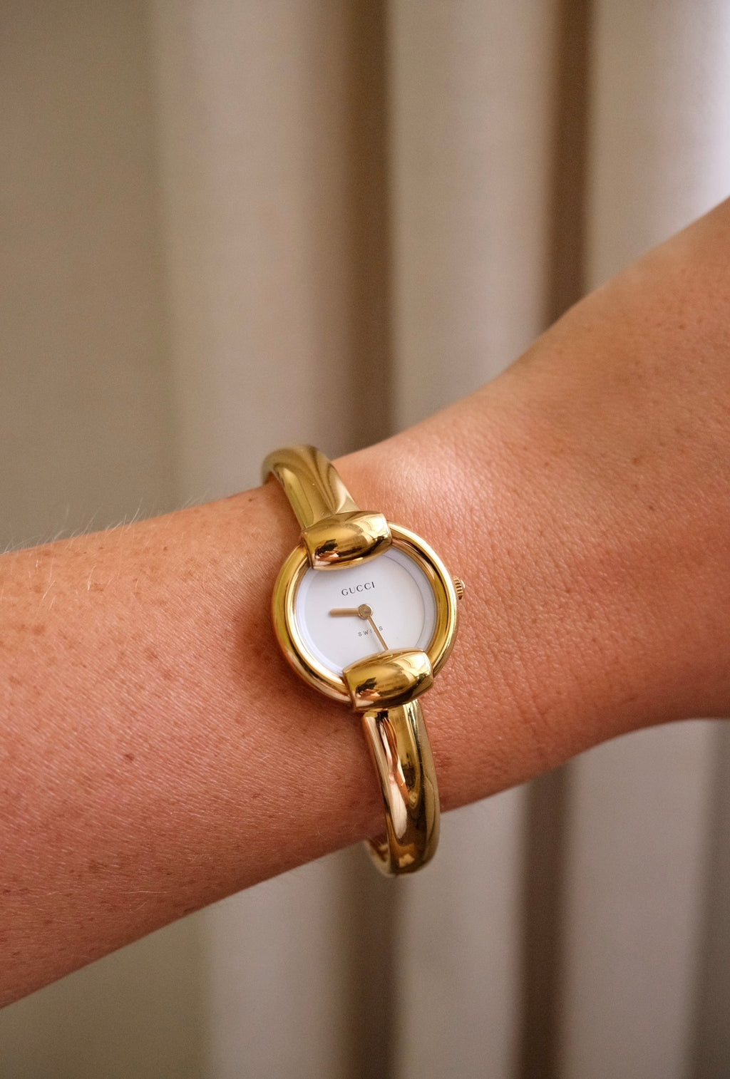 Vintage 1990s Gucci 1400L Gold Plated Ladies Watch with Original Box & Papers – Working Swiss Designer Bangle Watch