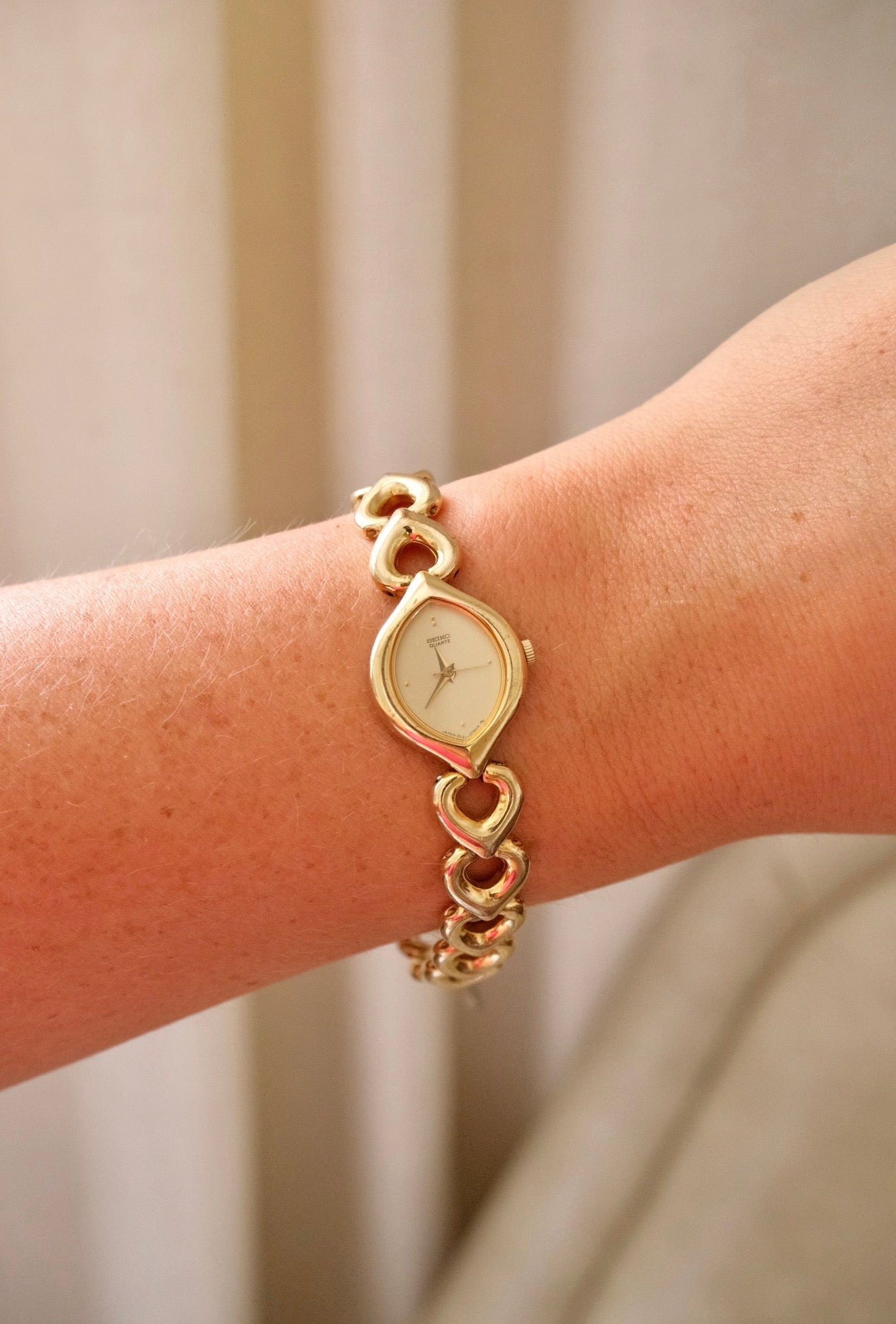 Rare 90s Ladies Gold Seiko Watch with Safety Chain – Working Quartz Vintage Watch