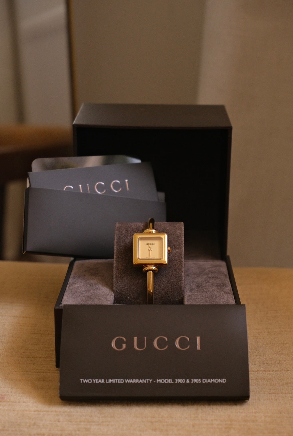FULL SET Vintage 1900L Gold Gucci Ladies Watch with Champagne Dial in Box Working