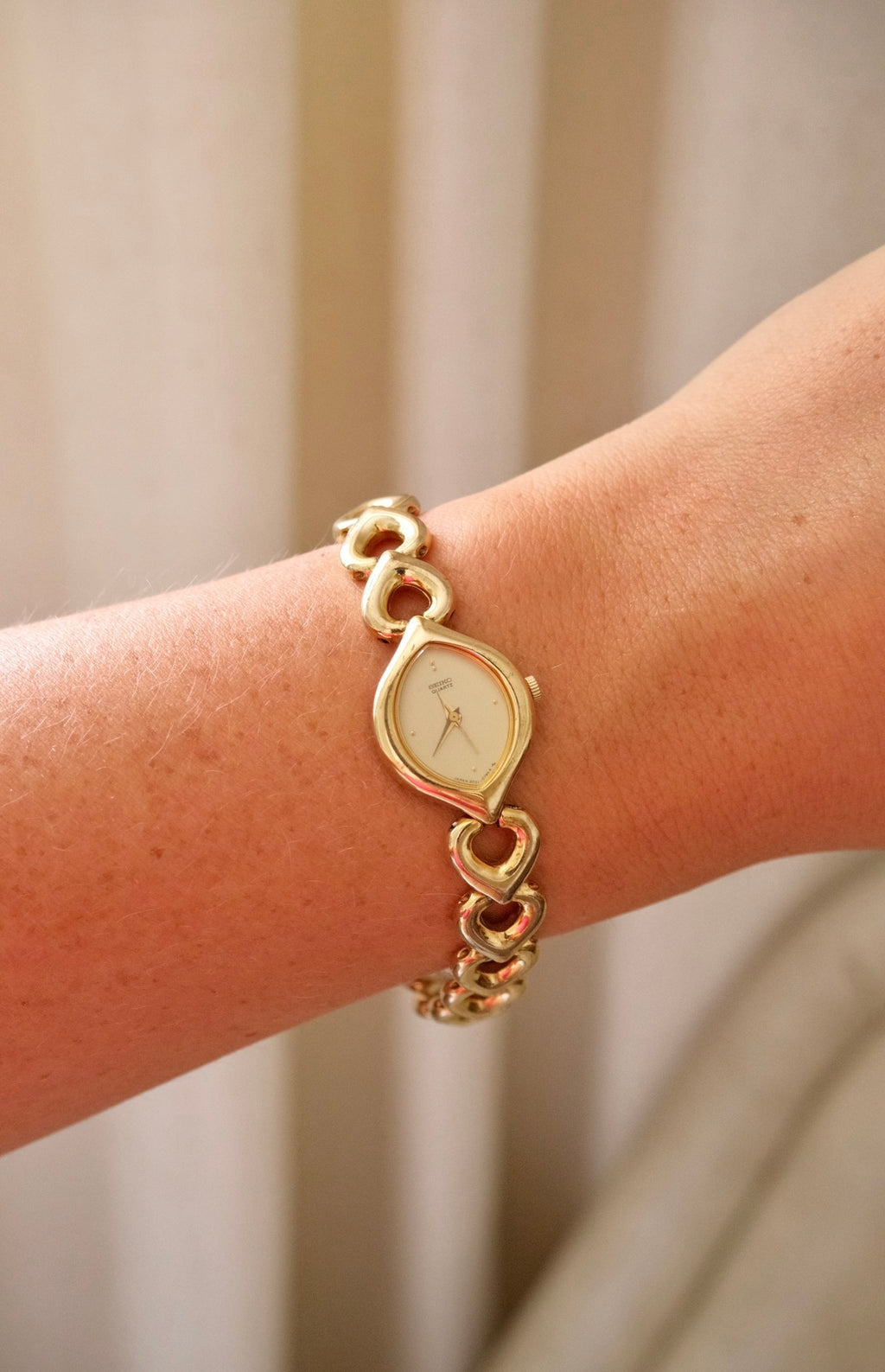 Rare 90s Ladies Gold Seiko Watch with Safety Chain – Working Quartz Vintage Watch