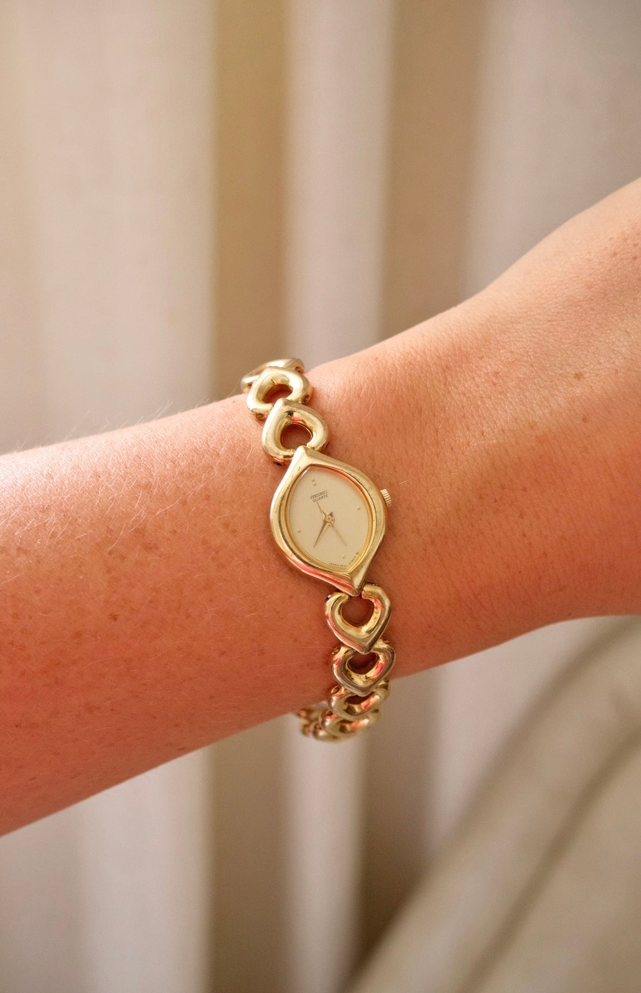 Rare 90s Ladies Gold Seiko Watch with Safety Chain – Working Quartz Vintage Watch