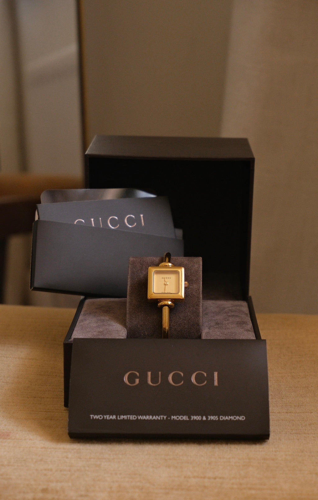 FULL SET Vintage 1900L Gold Gucci Ladies Watch with Champagne Dial in Box Working