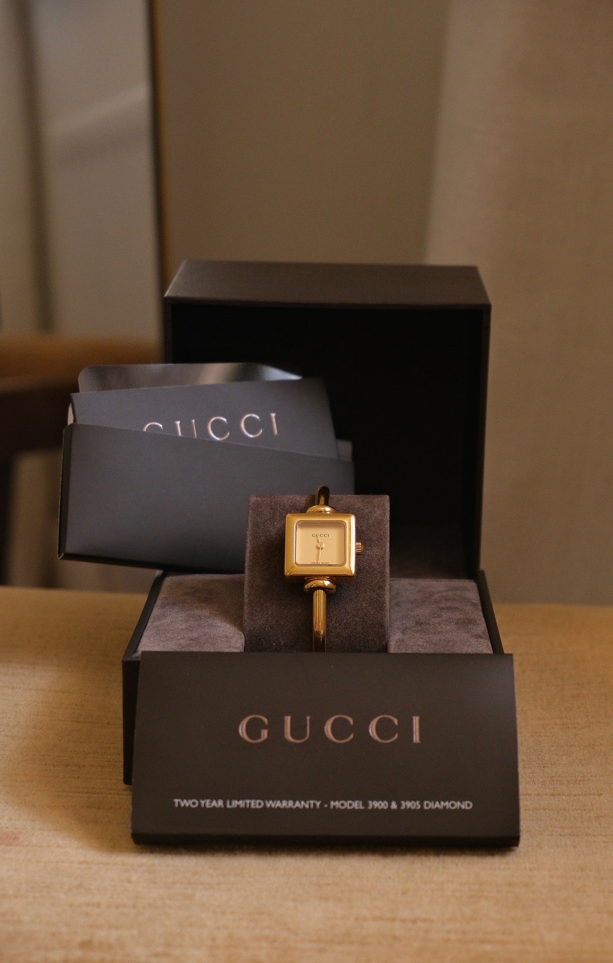 FULL SET Vintage 1900L Gold Gucci Ladies Watch with Champagne Dial in Box Working