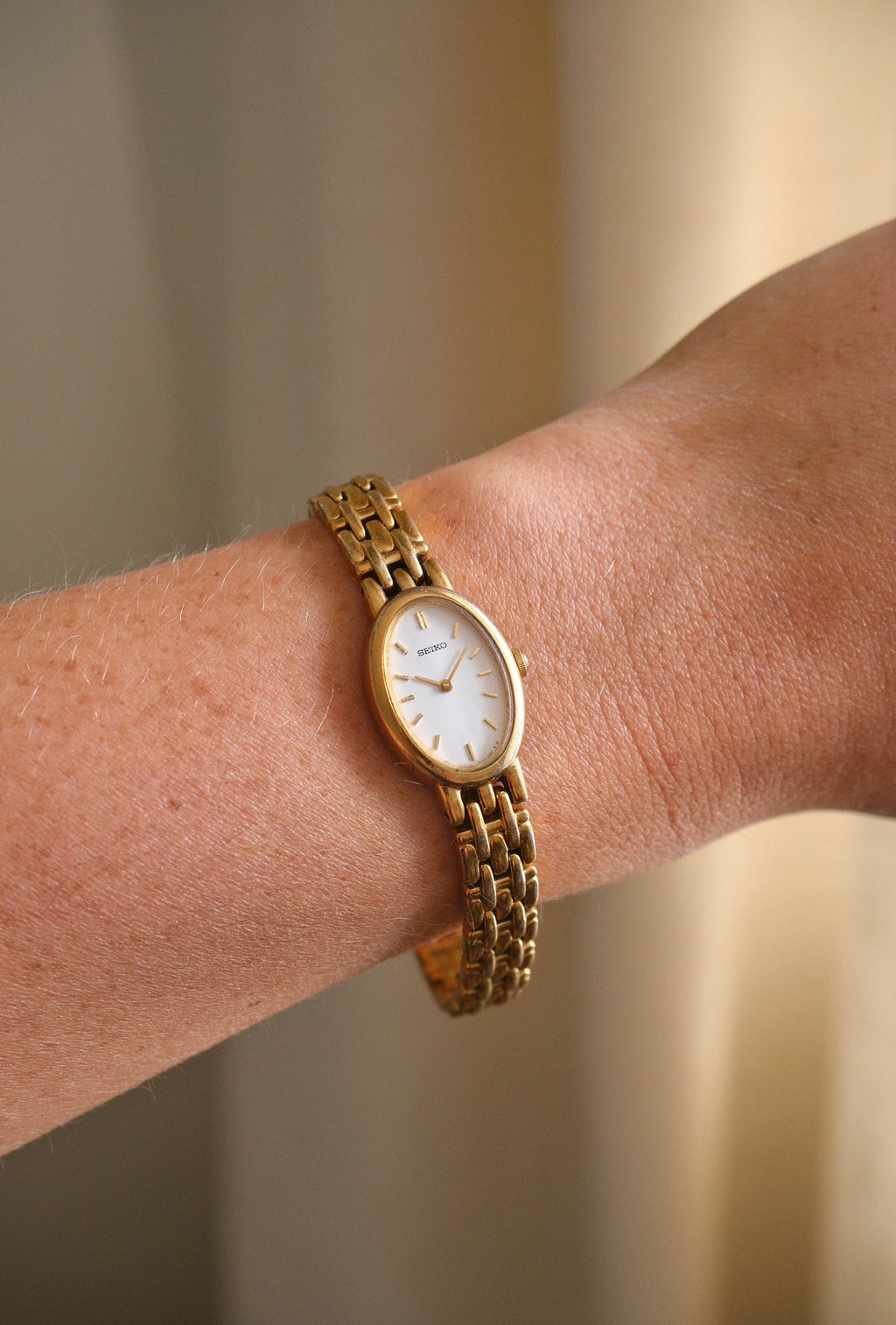 Vintage Ladies' Gold-Plated Seiko Quartz Watch - Oval Dial Working