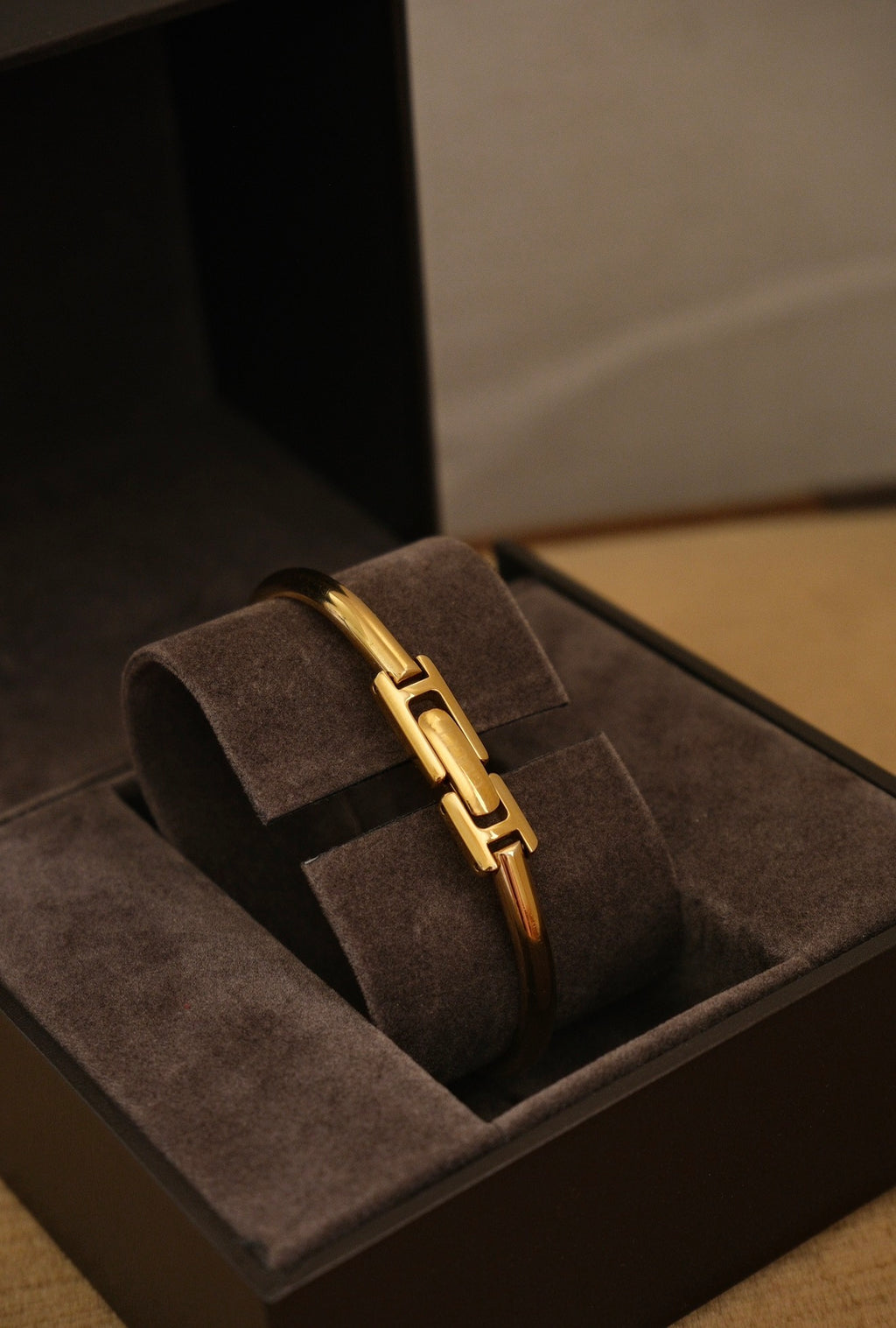 FULL SET Vintage 1900L Gold Gucci Ladies Watch with Champagne Dial in Box Working
