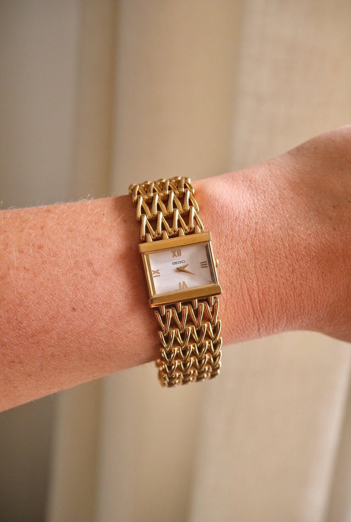Vintage 90s Lasies SEIKO Gold Tone Tank Quartz Watch with White Dial & Raised Crystal Working